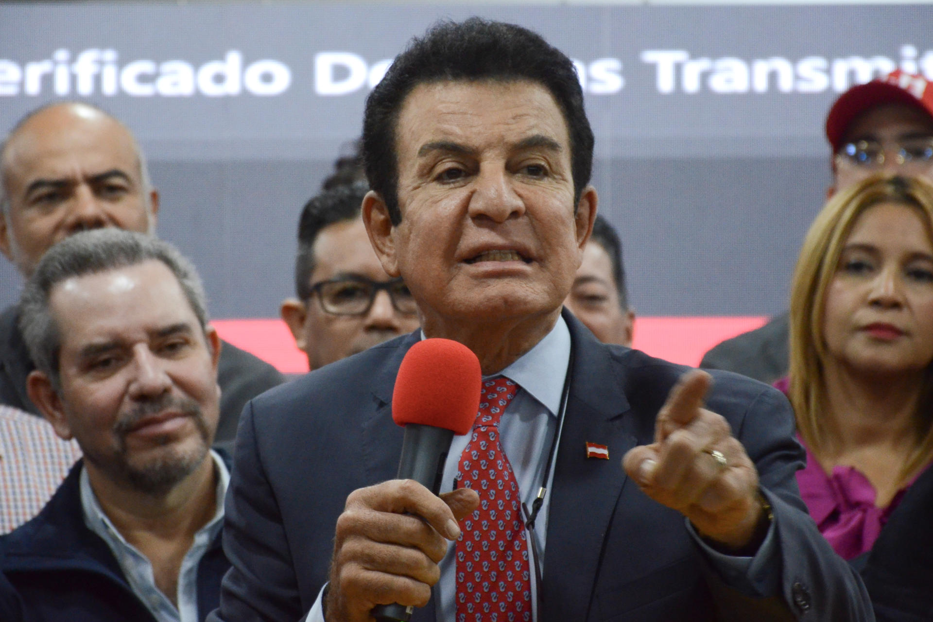 Nasralla lidera recuento en Honduras con 17,000 votos de ventaja sobre Asfura