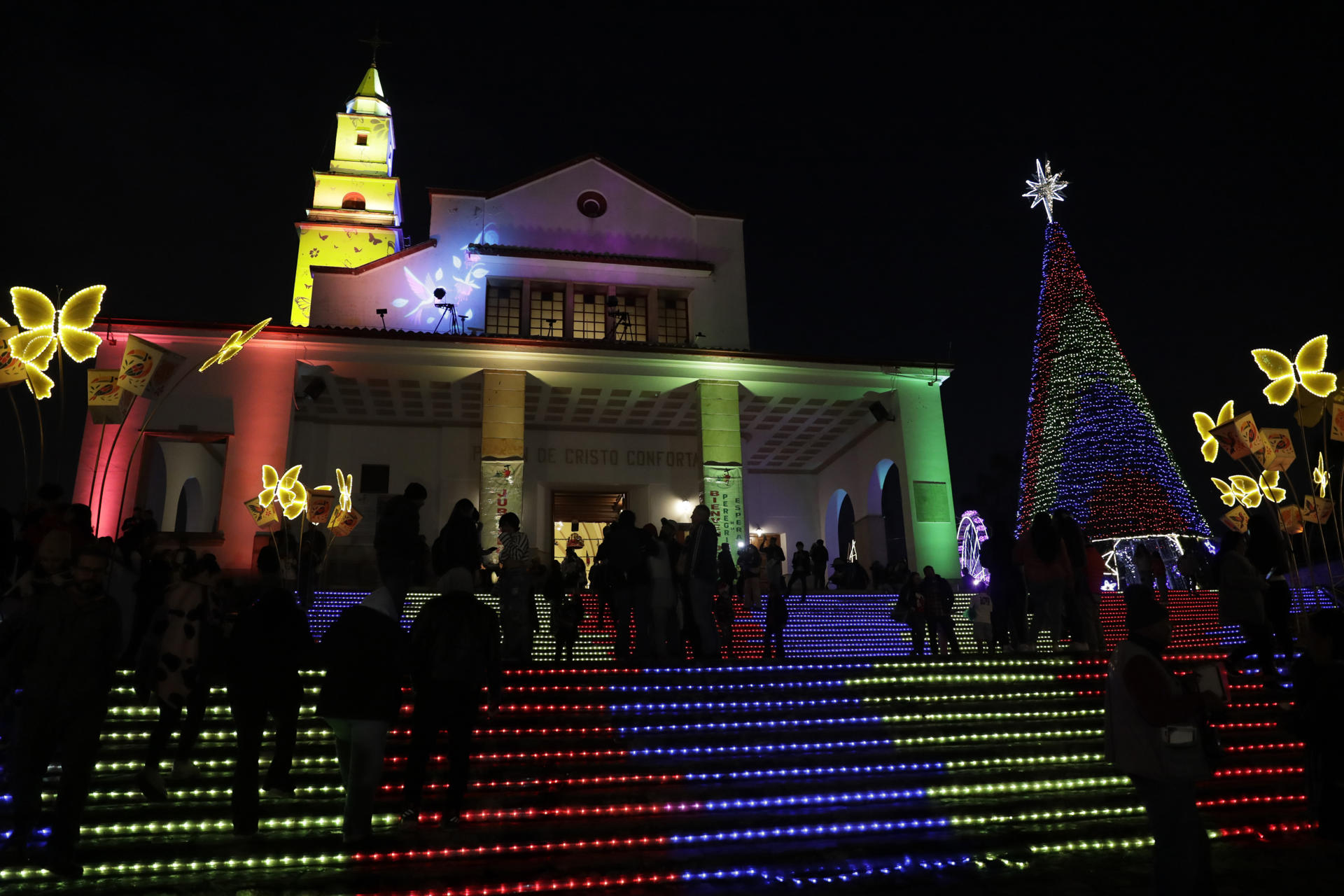 Monserrate se ilumina con viaje por el mundo para celebrar Navidad en Bogotá