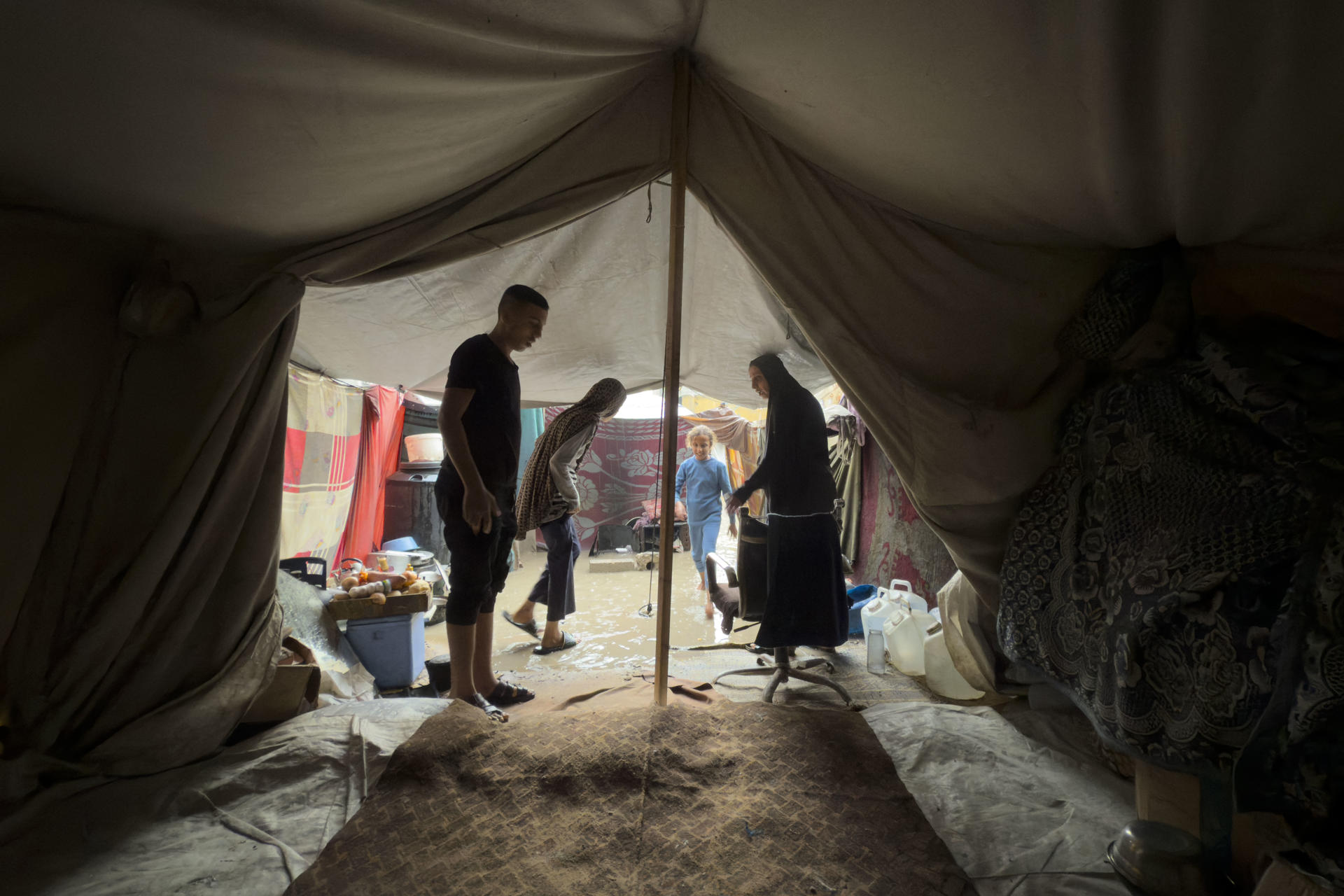 Los desplazados de Gaza "tiemblan de frío y miedo"