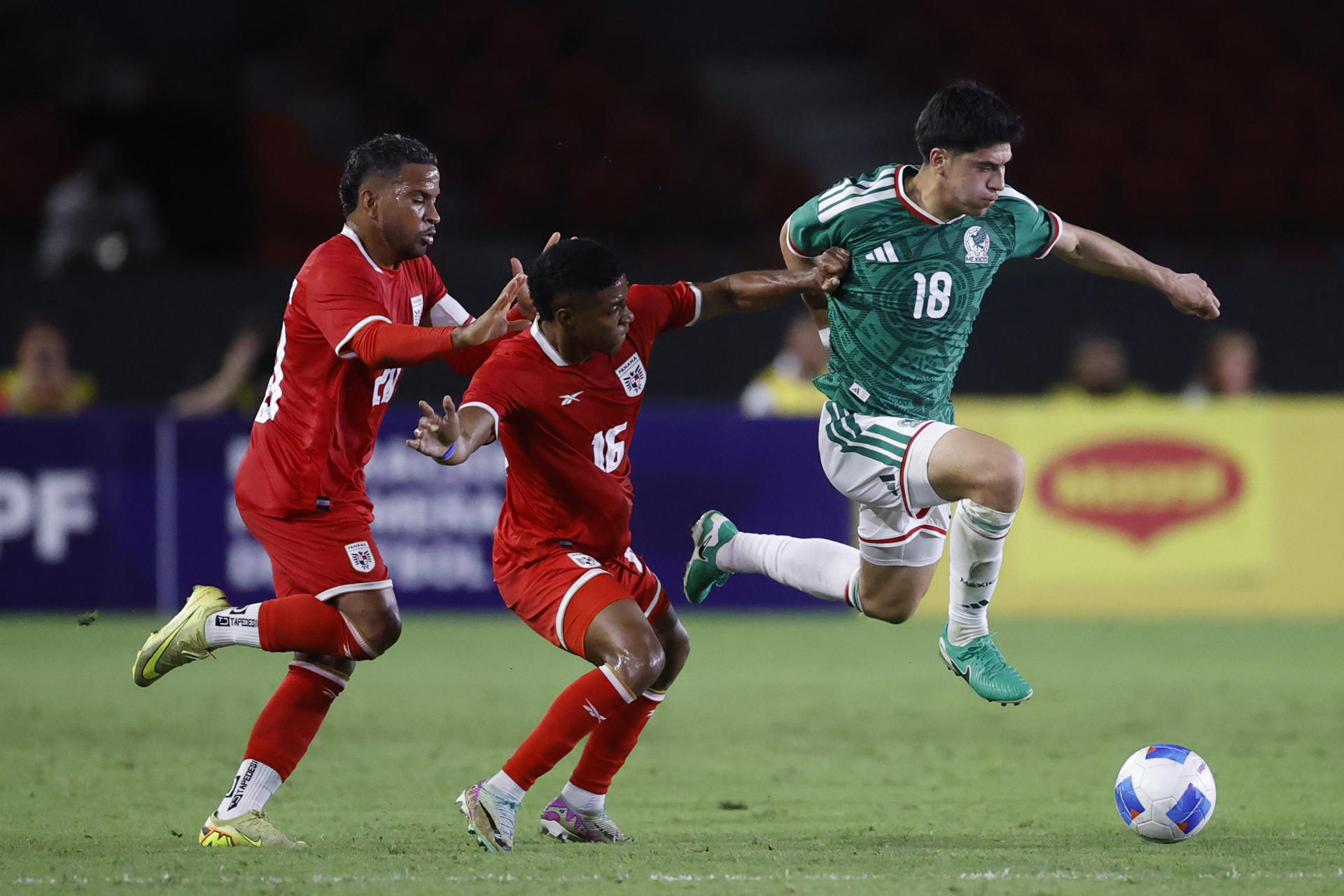 México vence a Panamá 1 a 0 con agónico autogol