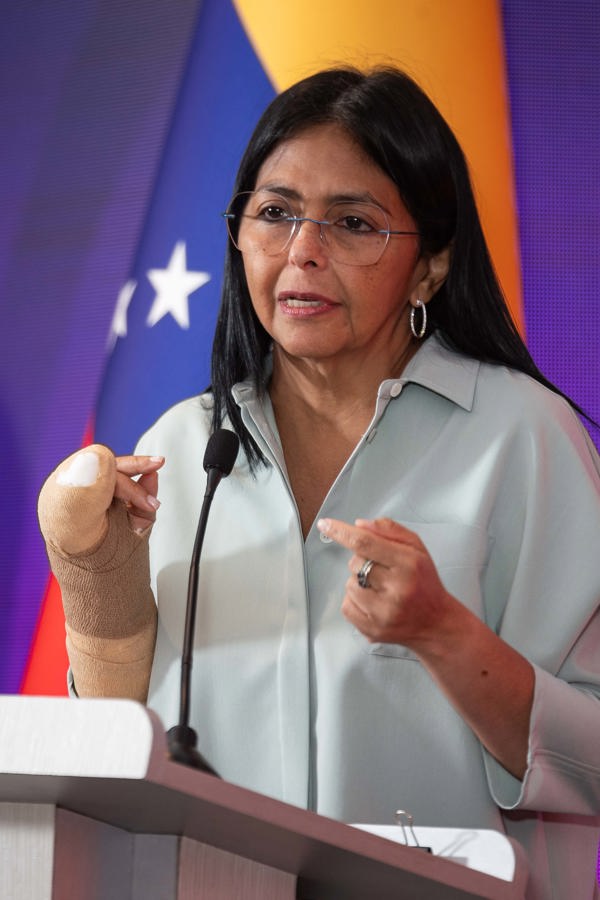 Delcy Rodríguez no conoce paradero de Maduro y pide “pruebas” de que está vivo