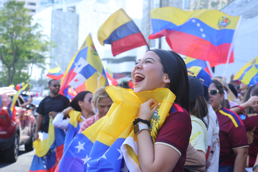 Venezolanos manifiestan su alegría en Panamá tras captura de Maduro