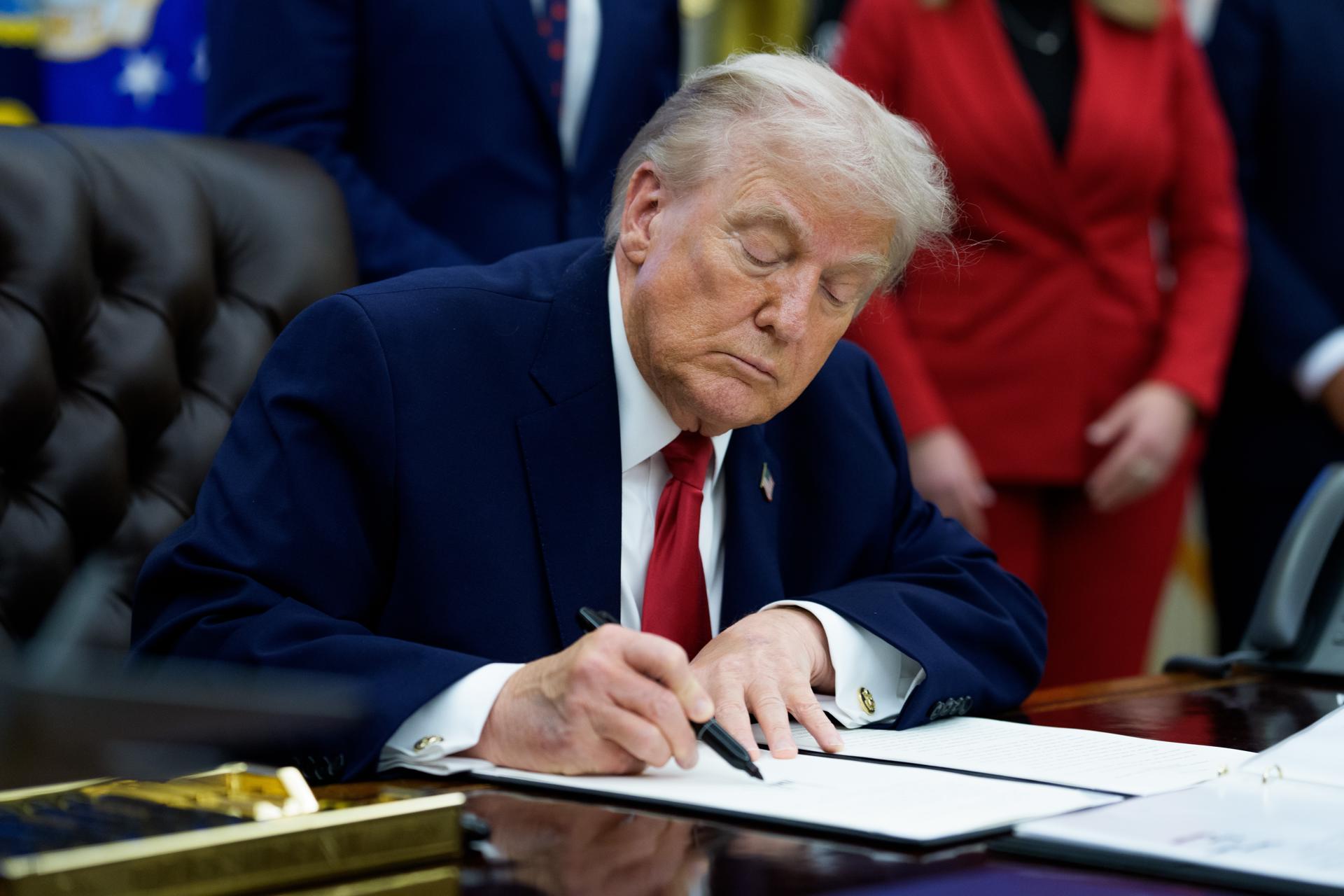 EE UU impondrá aranceles a países que vendan petróleo a Cuba