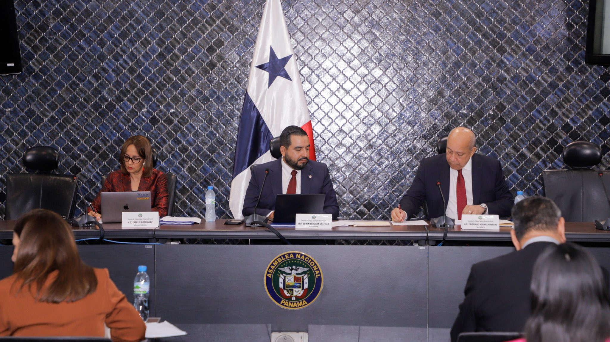 Inician debates sobre reformas a la Ley de Carrera Administrativa