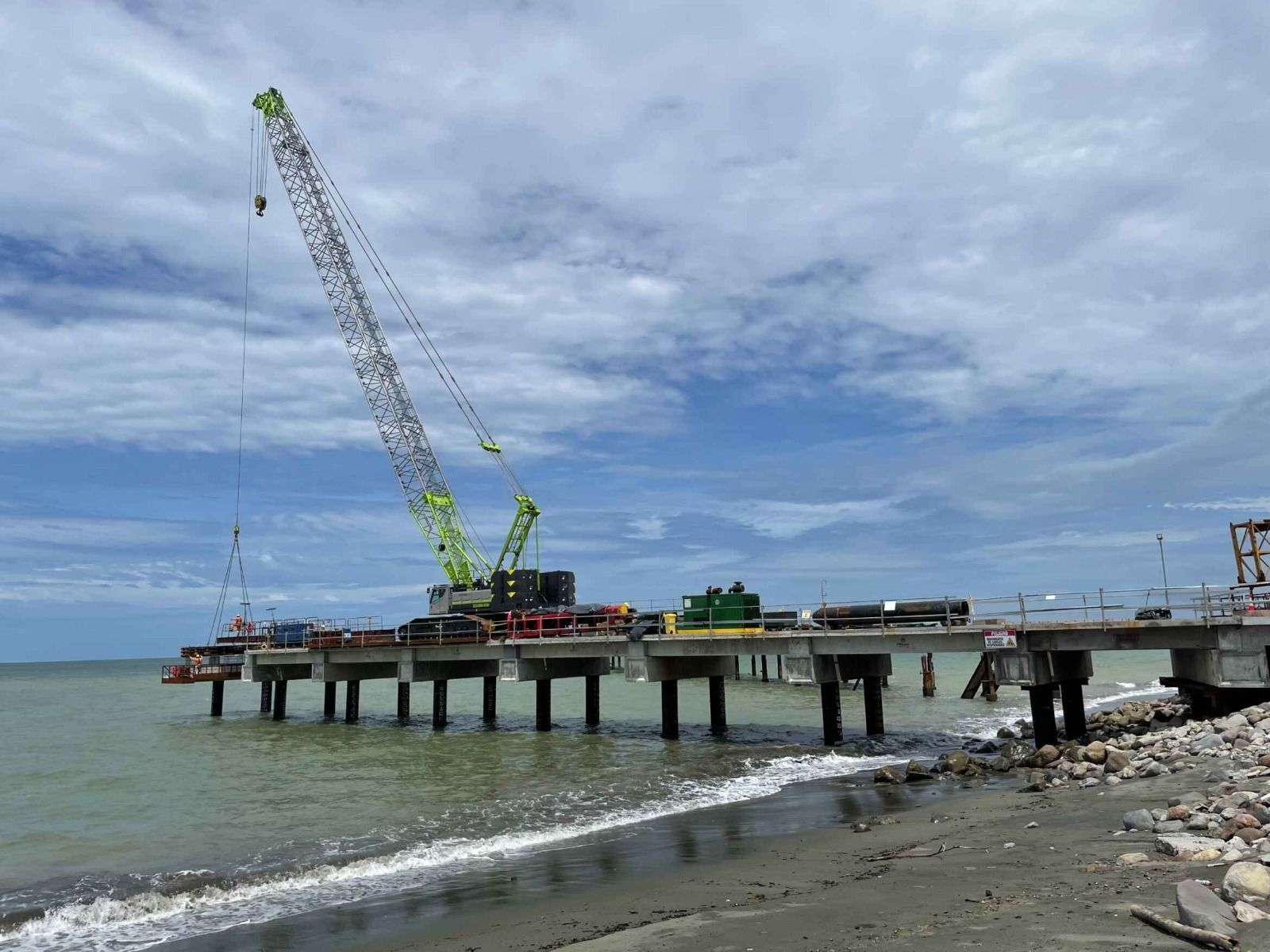 Empresarios costarricenses muestran interés en operar desde el muelle multipropósito