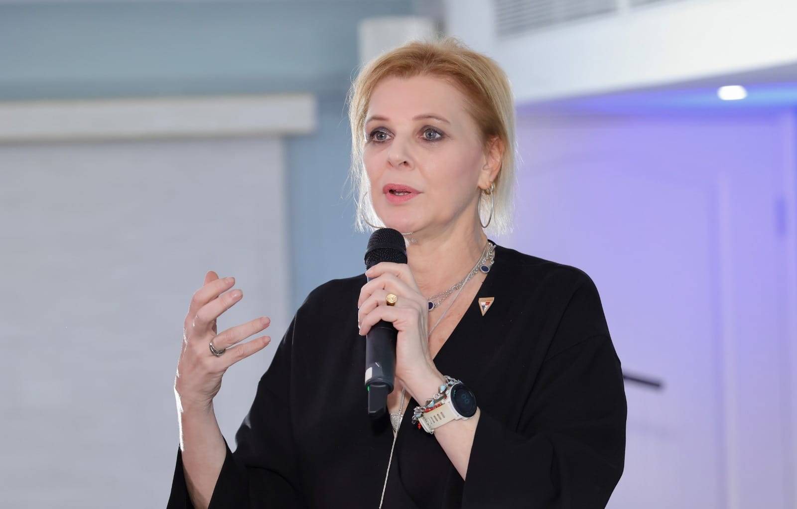 APEDE llama a defender la democracia ante riesgos del autoritarismo en la región  