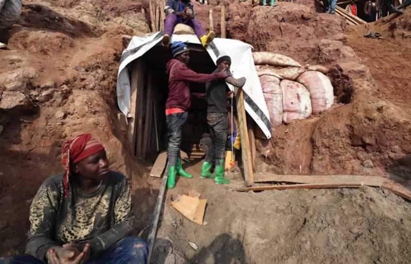 Avalancha sepulta mina de coltán en el este del Congo y deja más de 200 muertos