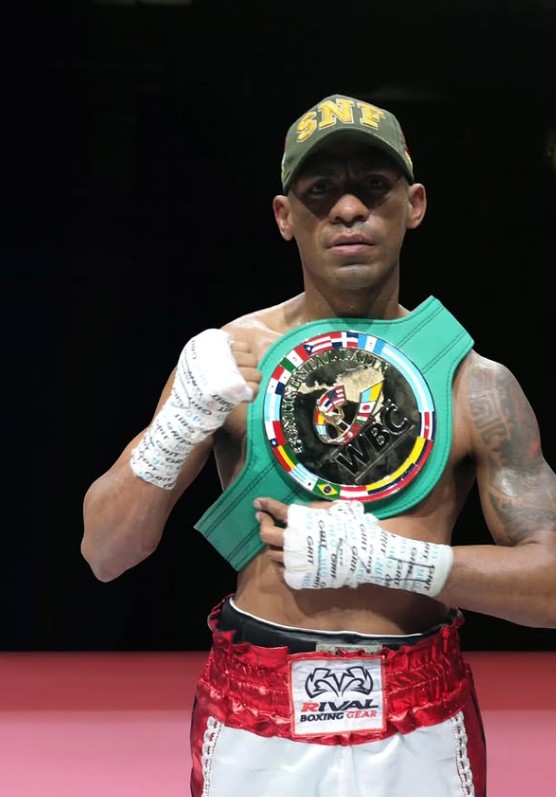 Ricardo El Científico Núñez cae ante Jadier Herrera en una polémica decisión arbitral