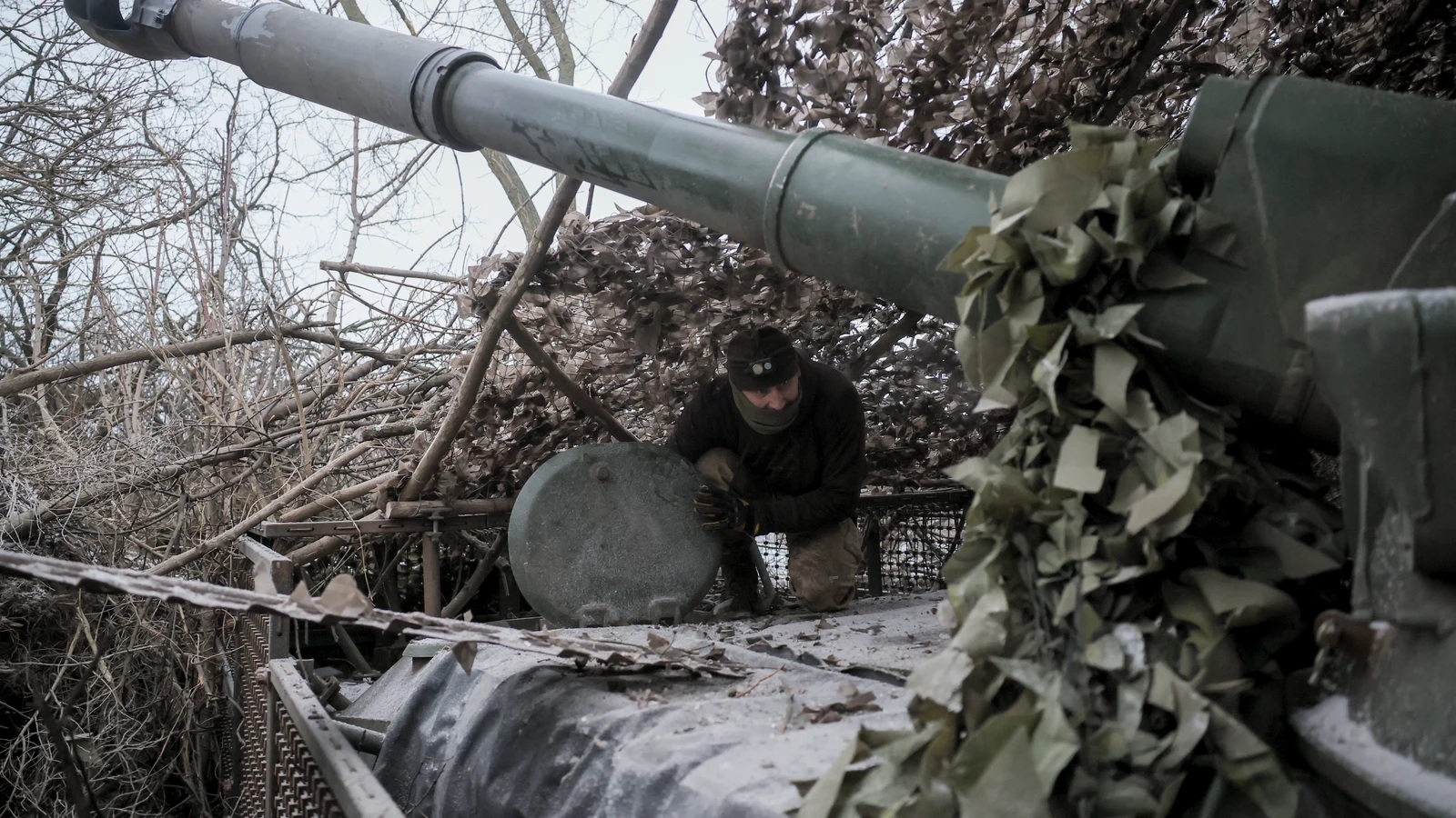 Ucrania, Rusia y EE UU celebran en Emiratos su primera reunión de paz trilateral