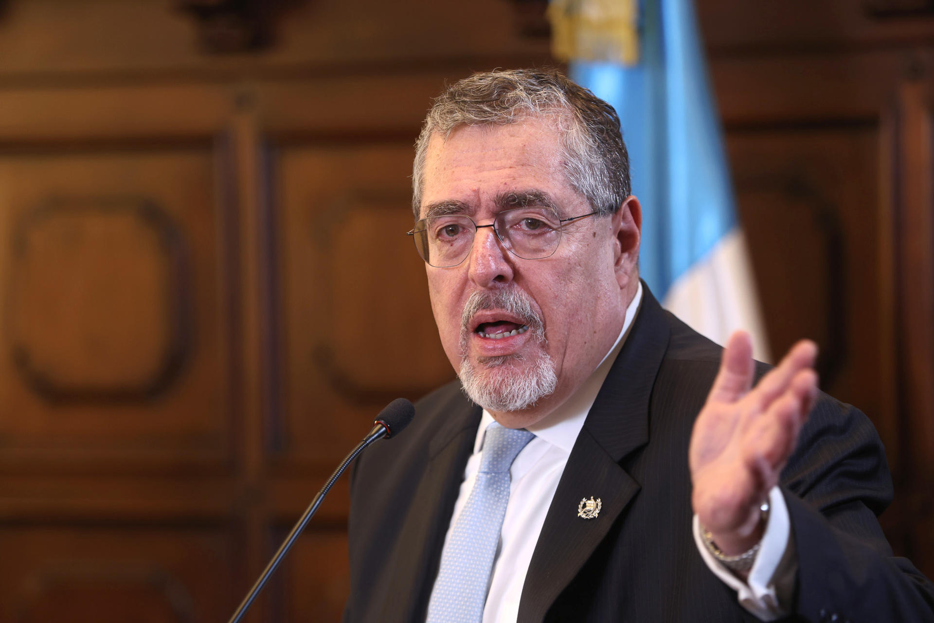 Presidente de Guatemala promete que asesinato de nueve policías no quedará impune
