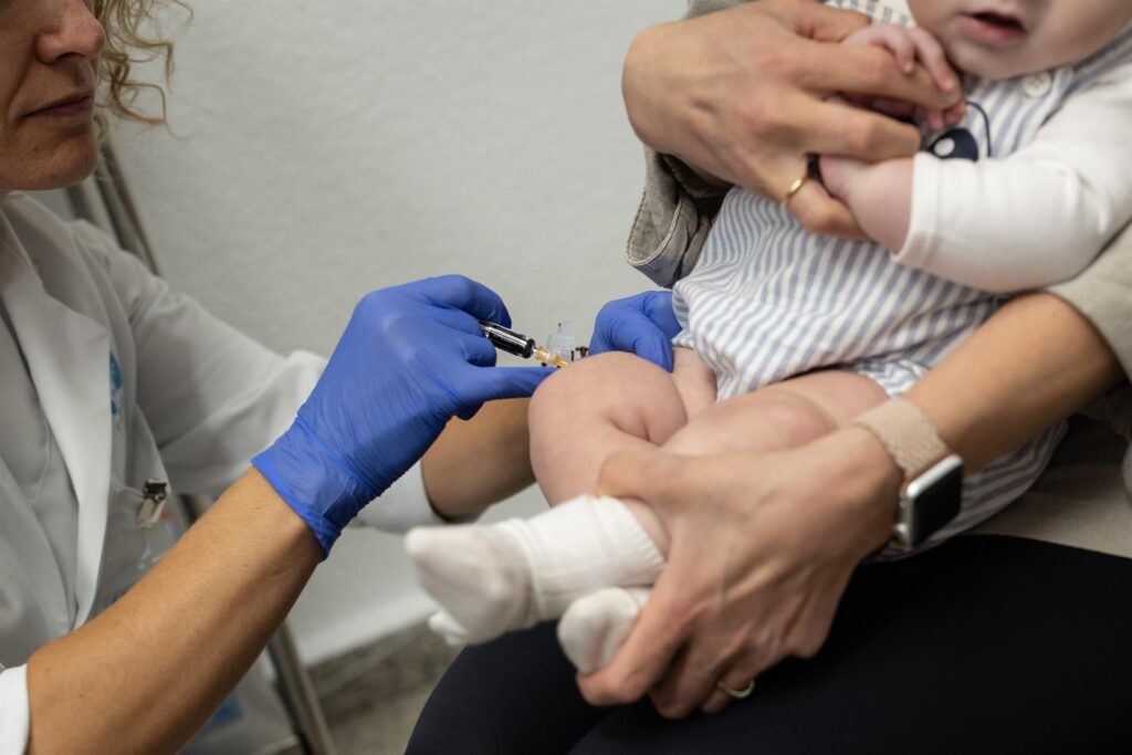 Pediatras proponen incorporar la vacuna contra la hepatitis A al calendario infantil