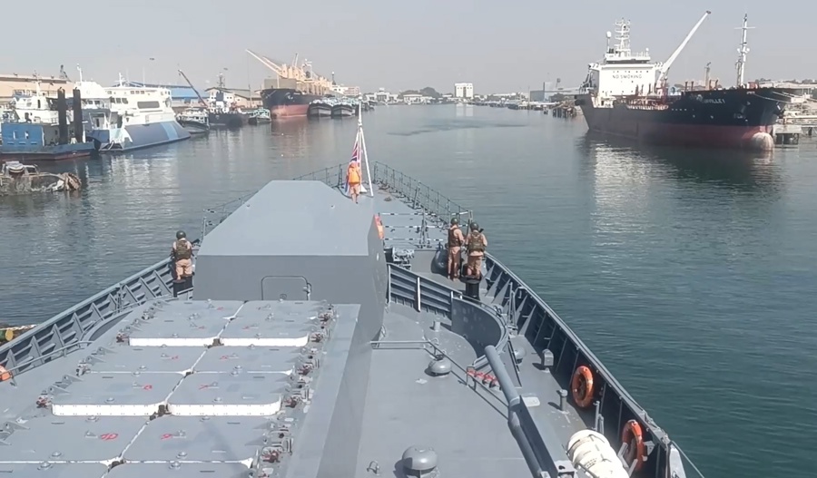 Rusia e Irán celebran ejercicios navales en el golfo de Omán Golfo de Omán, 18 feb (EFE).- Rusia e Irán celebraron el martes ejercicios navales conjuntos en el golfo de Omán, informó la Flota del Báltico.  "Miembros de la Armada de Rusia e Irán practicaron maniobras conjuntas”, señala un comunicado citado por la agencia Interfax.  De parte de Rusia en los ejercicios participó la corbeta Stoiki, precisó la nota.  IMÁGENES CEDIDAS POR EL MINISTERIO DE DEFENSA RUSO ESTE MIÉRCOLES DE LOS EJERCICIOS NAVALES CONJUNTOS ENTRE RUSIA E IRÁN EN EL GOLFO DE OMÁN DEL 17 DE FEBRERO DE 2026.   HD WEB PAL 1280 x 720 px.; 4000 kb/s; 73,79 MB HD BROADCAST PAL 1920 x 1080 px.; 10000 kb/s; 178,58 MB HD BROADCAST NTSC 1920 x 1080 px.; 10000 kb/s; 178,27 MB Meta