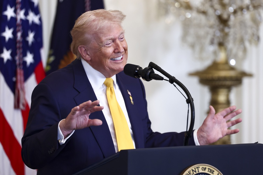 Trump se da un plazo "de unos 10 días" para decidir si ataca Irán