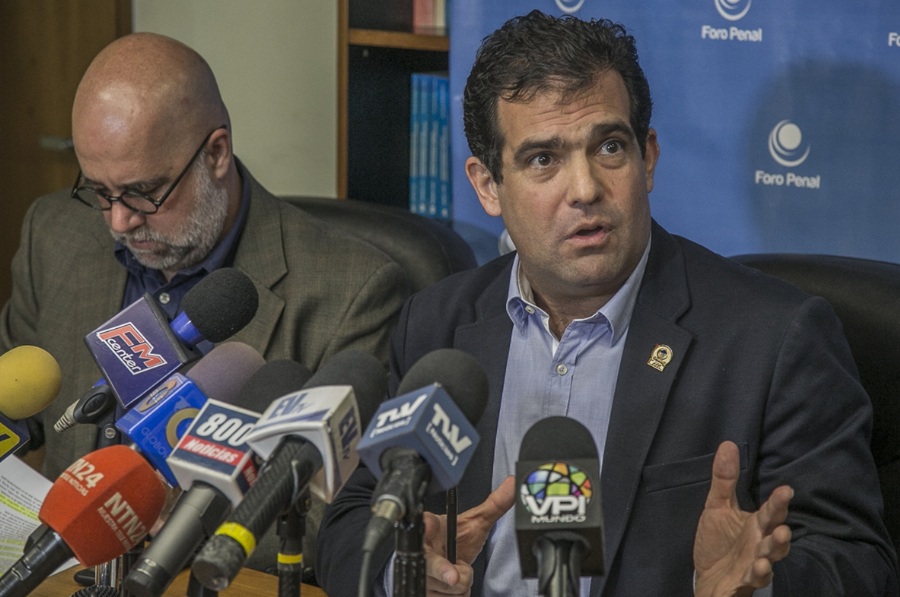 Excarcelaciones bajo medidas restrictivas equivalen a crímenes de lesa humanidad, denuncian en Venezuela