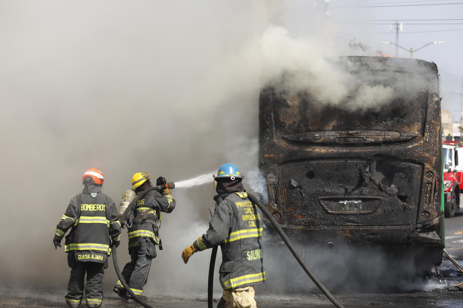 Caos por “El Mencho” desata 252 bloqueos en 20 estados de México