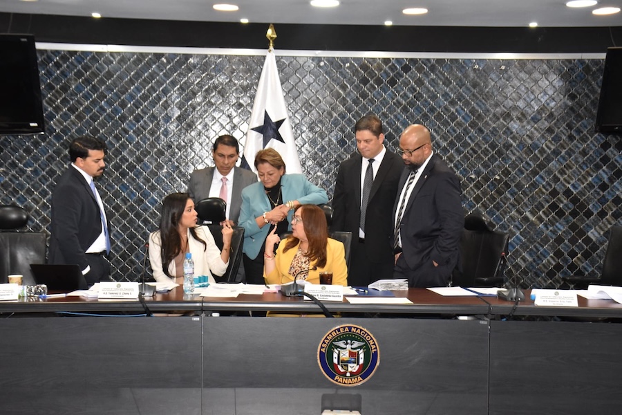 Asamblea analiza reformas que aplican descuentos salariales a diputados por inasistencia