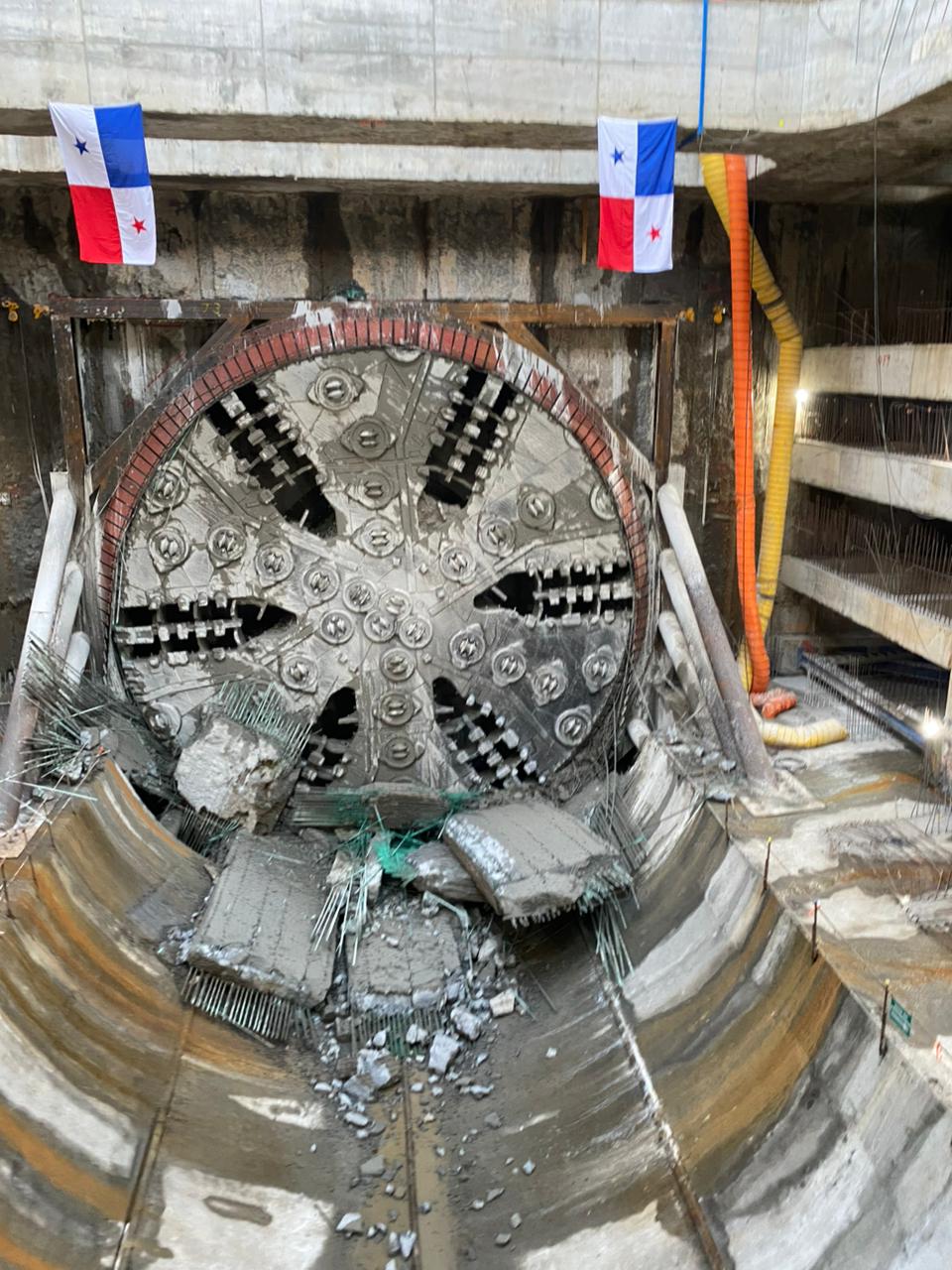 Línea 3 del Metro completa primer tramo del túnel bajo el Canal