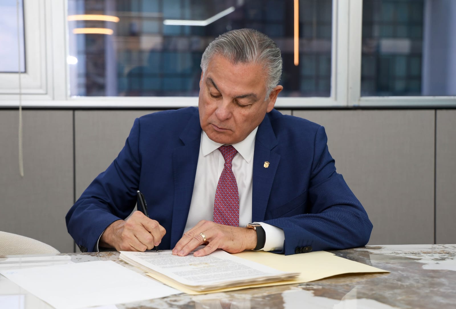 Contraloría refrenda contratos para operar los puertos de Balboa y Cristóbal