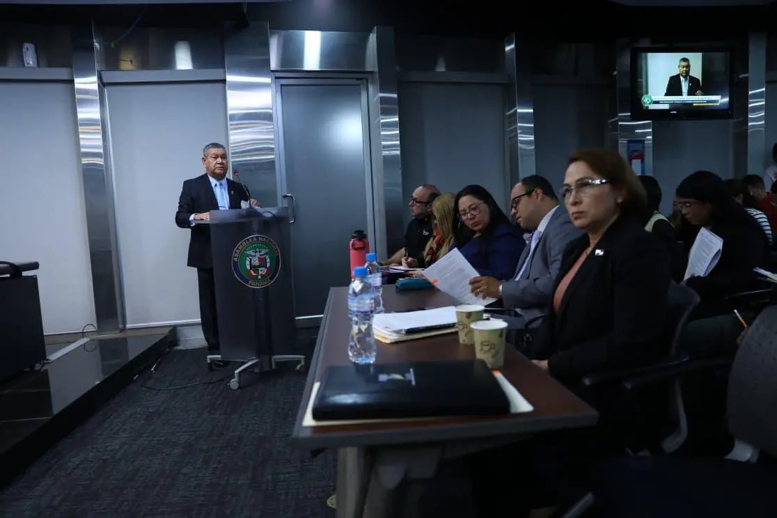 Reforma a la Carrera Administrativa sigue en análisis