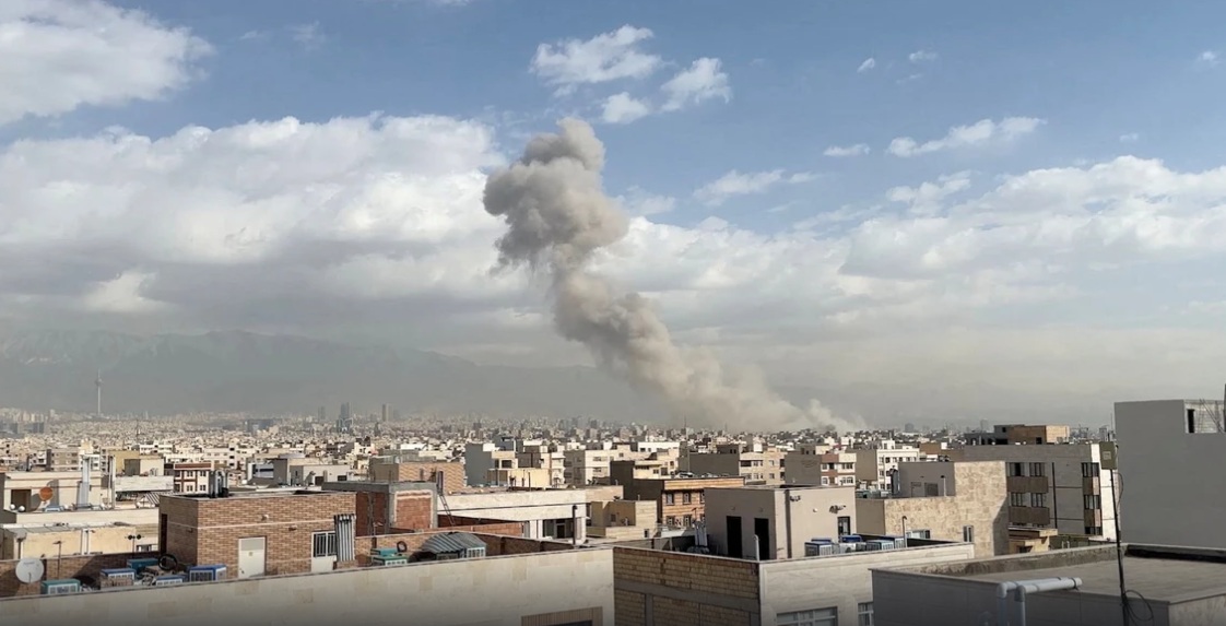 EEUU e Israel lanzan ataque masivo contra Irán para “aniquilar” al régimen