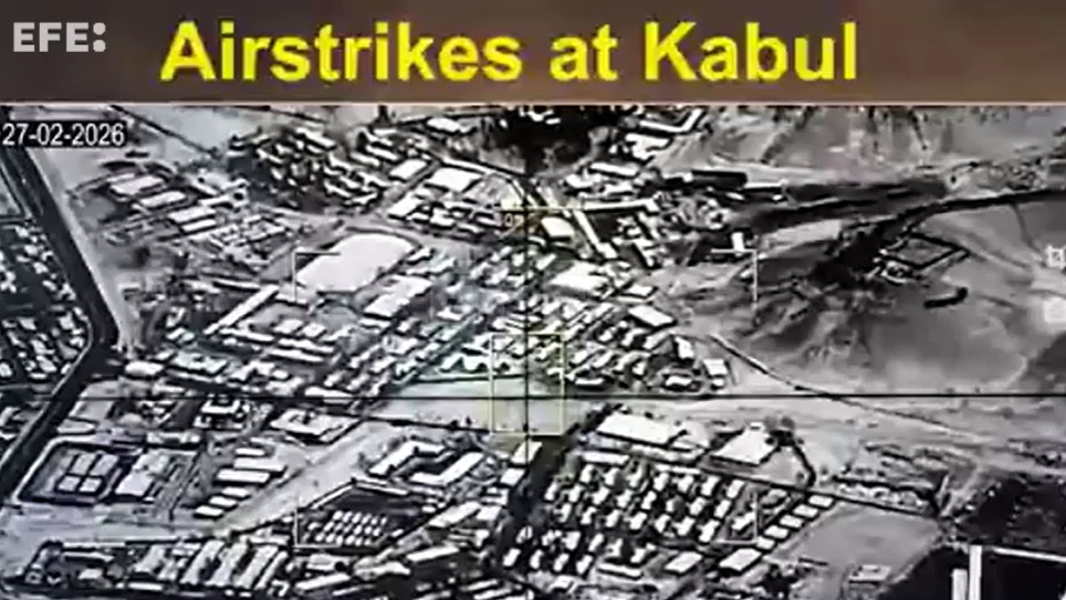 Pakistán anuncia "guerra abierta" con Afganistán y bombardea Kabul