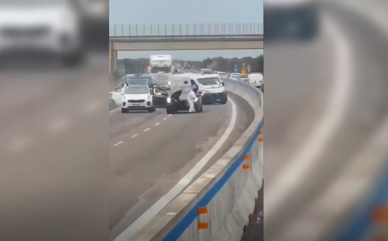 Comando de asalto siembra caos en Italia para robar dos furgones blindados