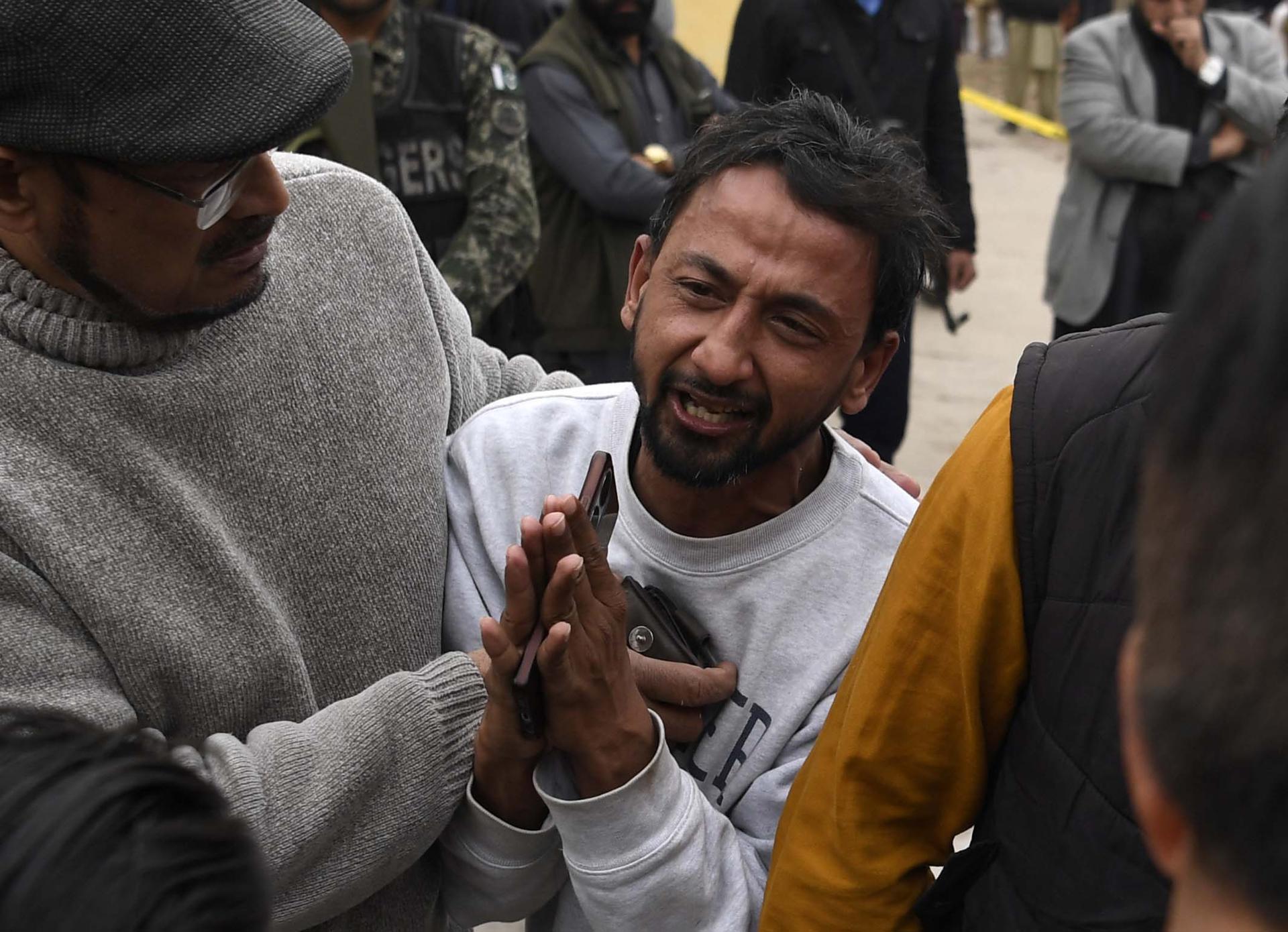 Al menos 15 muertos por una explosión en una mezquita en Pakistán