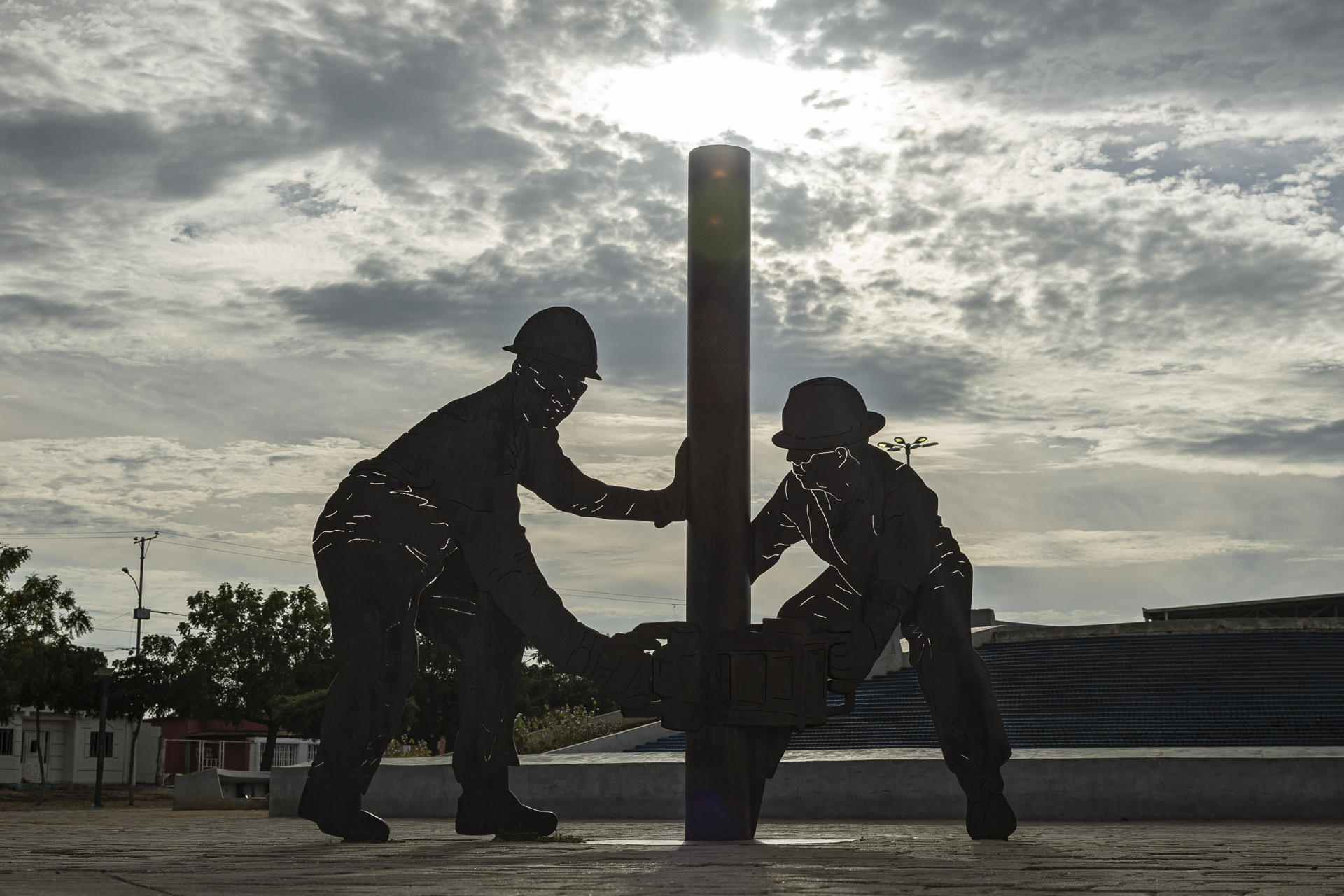 Venezuela abre industria petrolera al capital privado en plena negociación con EE UU