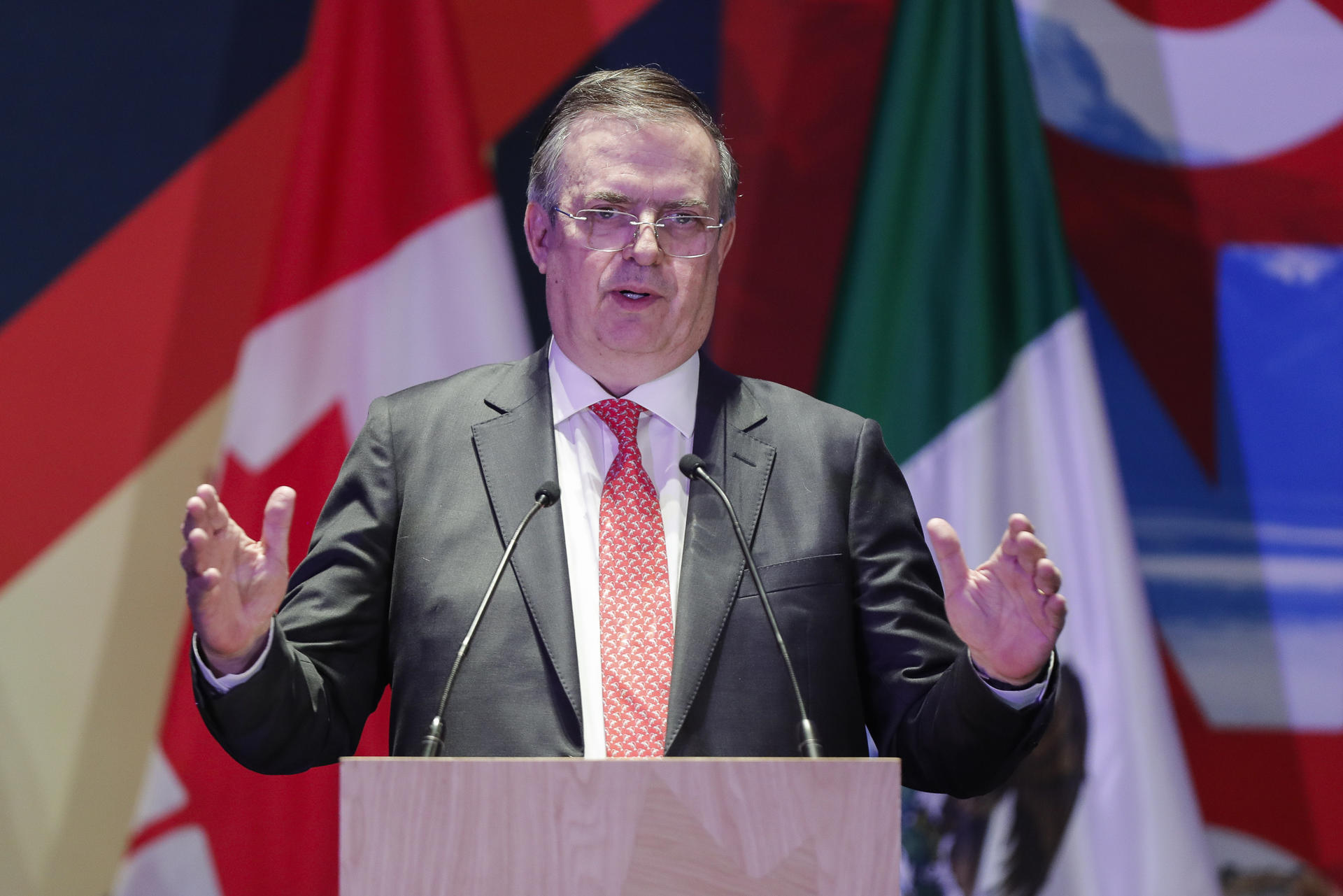 Secretario de Economía mexicano pide sangre fría ante nuevo arancel de Trump