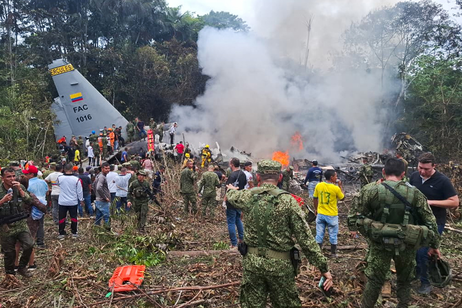Aumentó a 66 el número de muertos por accidente de avión militar en Colombia
