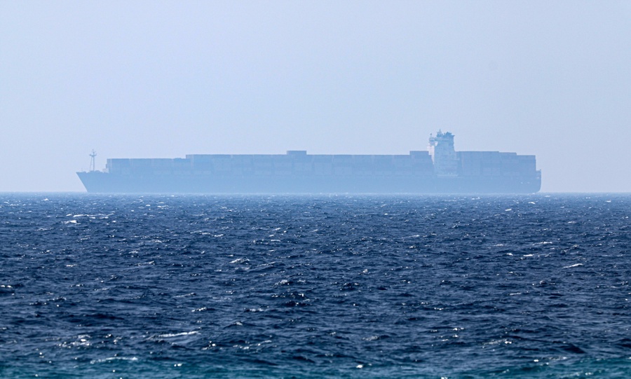 Irán afirma que buques “no hostiles” pueden transitar por el Estrecho de Ormuz