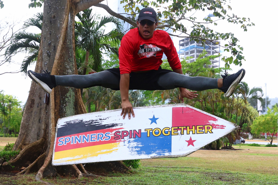 Panameño entre los 15 mejores del mundo en el arte del sign spinning