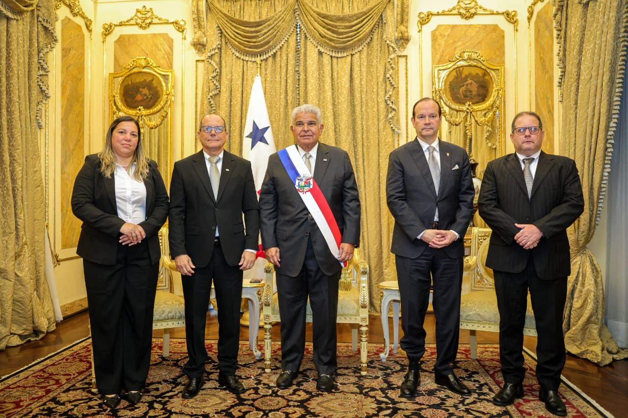 Mulino recibe cartas credenciales de cinco nuevos embajadores