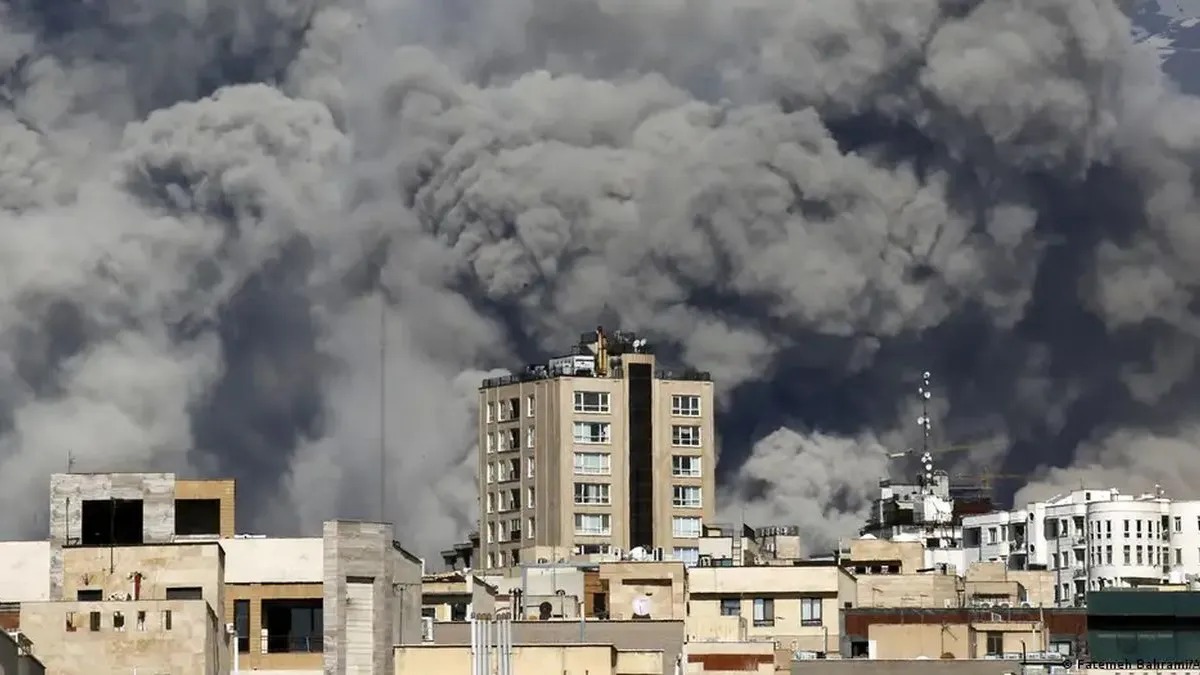 Israel bombardea "cumbre" de clérigos para elegir sucesor de Jamenei