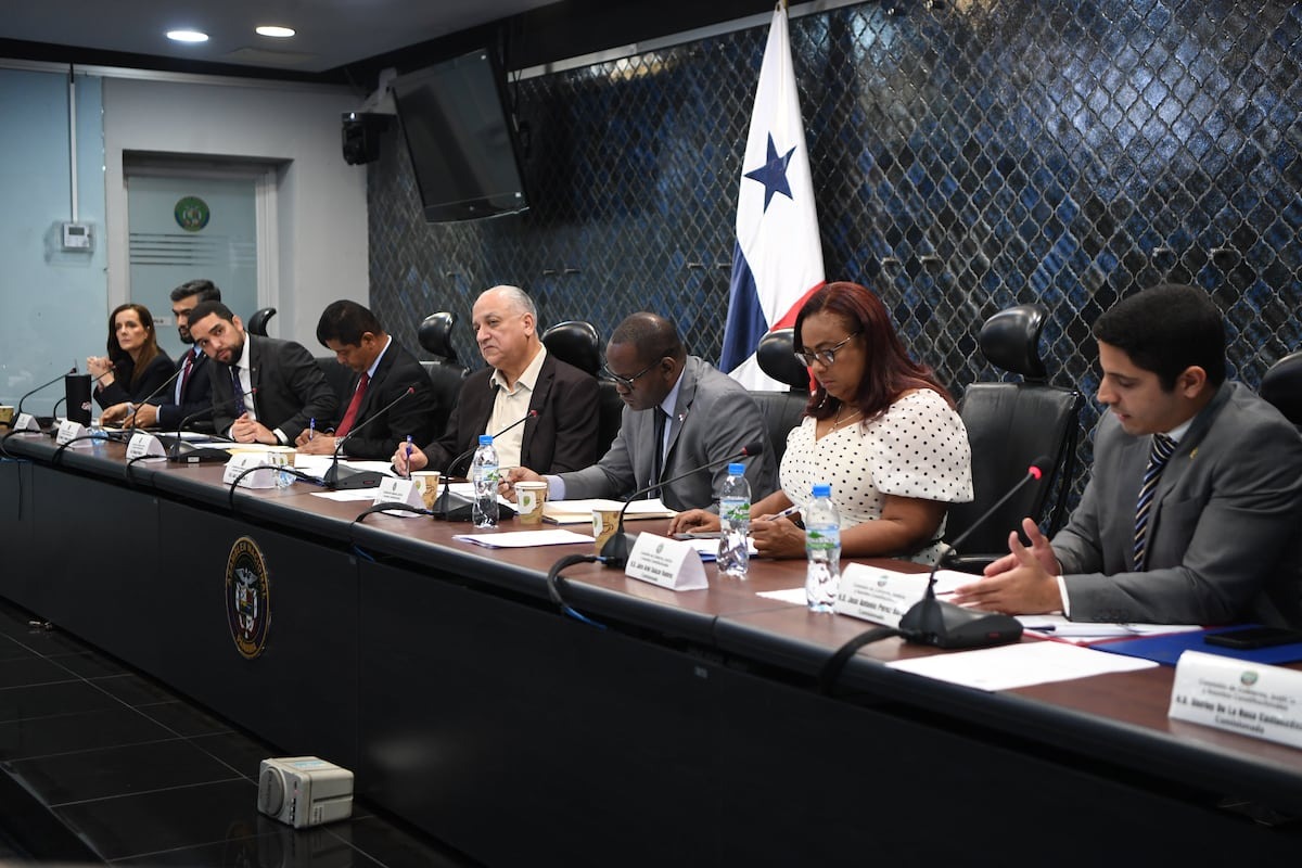 Reforma al derecho a réplica provoca tensiones entre diputados y periodistas