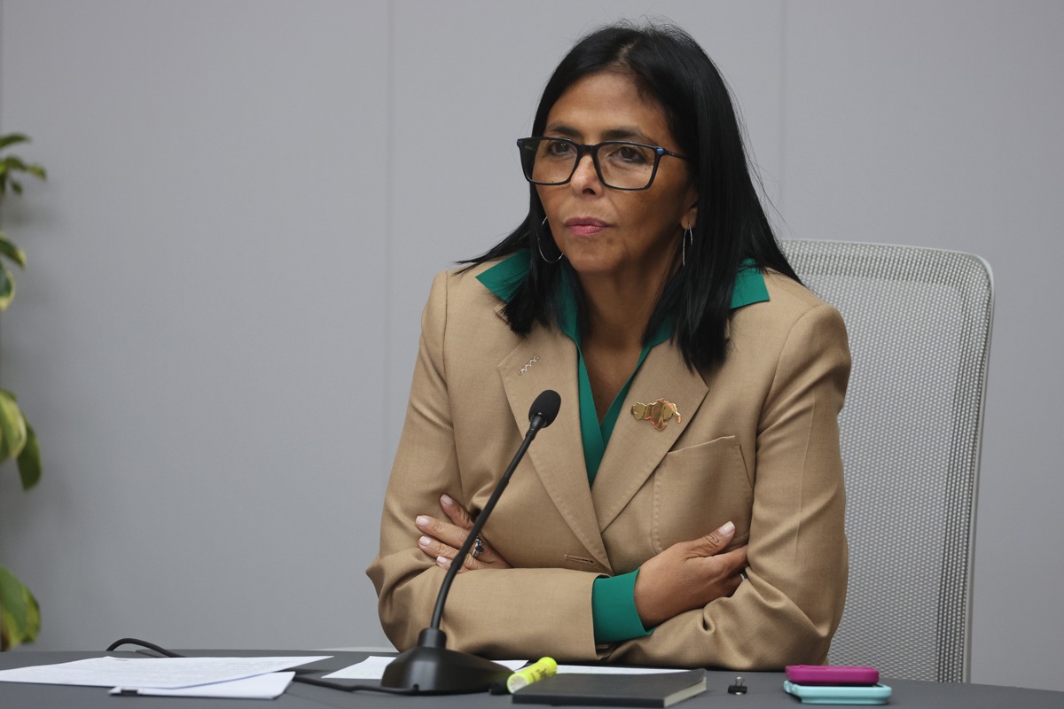 Ocho de cada 10 venezolanos rechaza la gestión de Delcy Rodríguez, mientras Machado consolida apoyo masivo