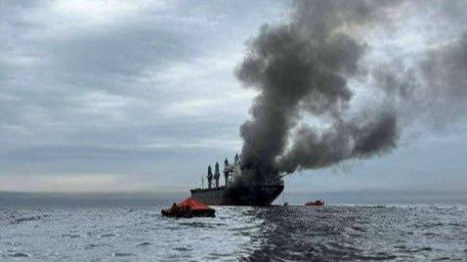 Irán ataca dos nuevos cargueros en Golfo Pérsico y el barril de petróleo supera los $100