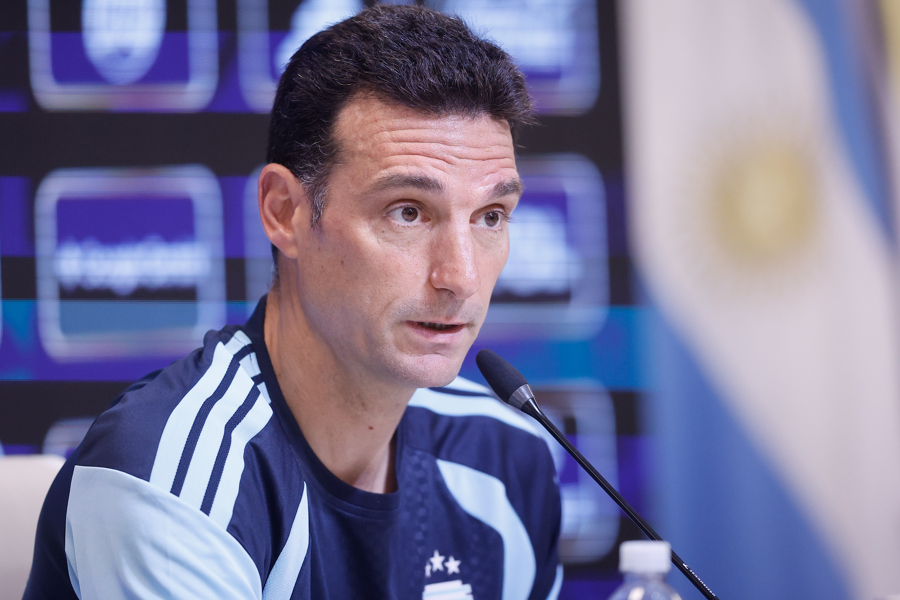 Scaloni: "Cuando no esté aquí, lo lamentaré como todos los que han pasado por aquí"