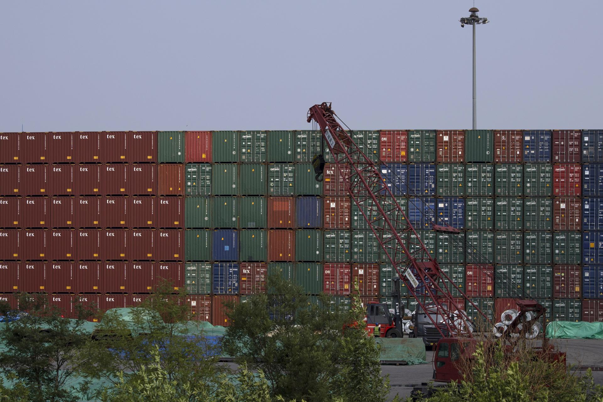 China anuncia investigaciones contra las "barreras comerciales" de EE UU