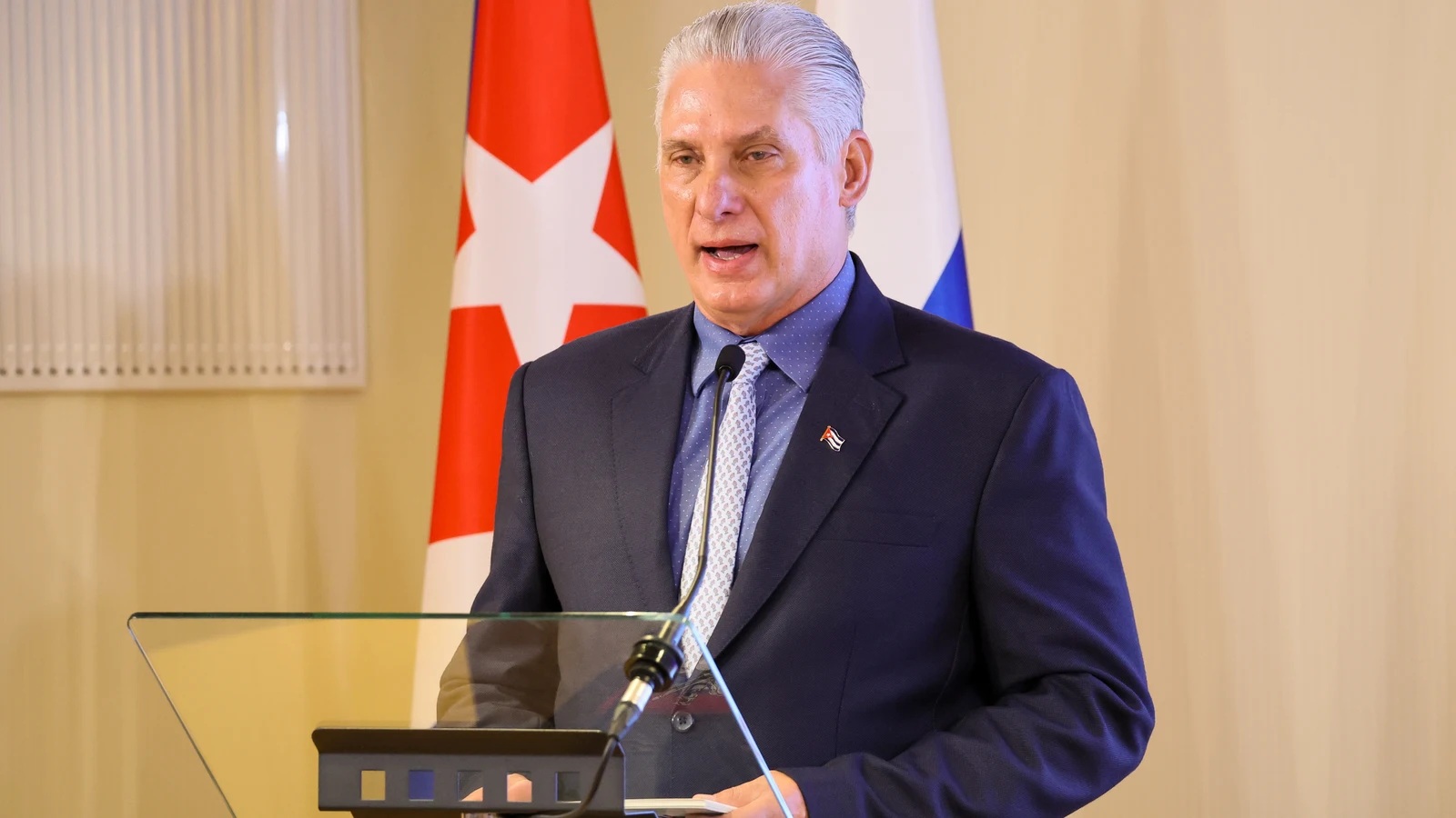 Cuba cede a presión de Trump y anuncia un acercamiento a EEUU