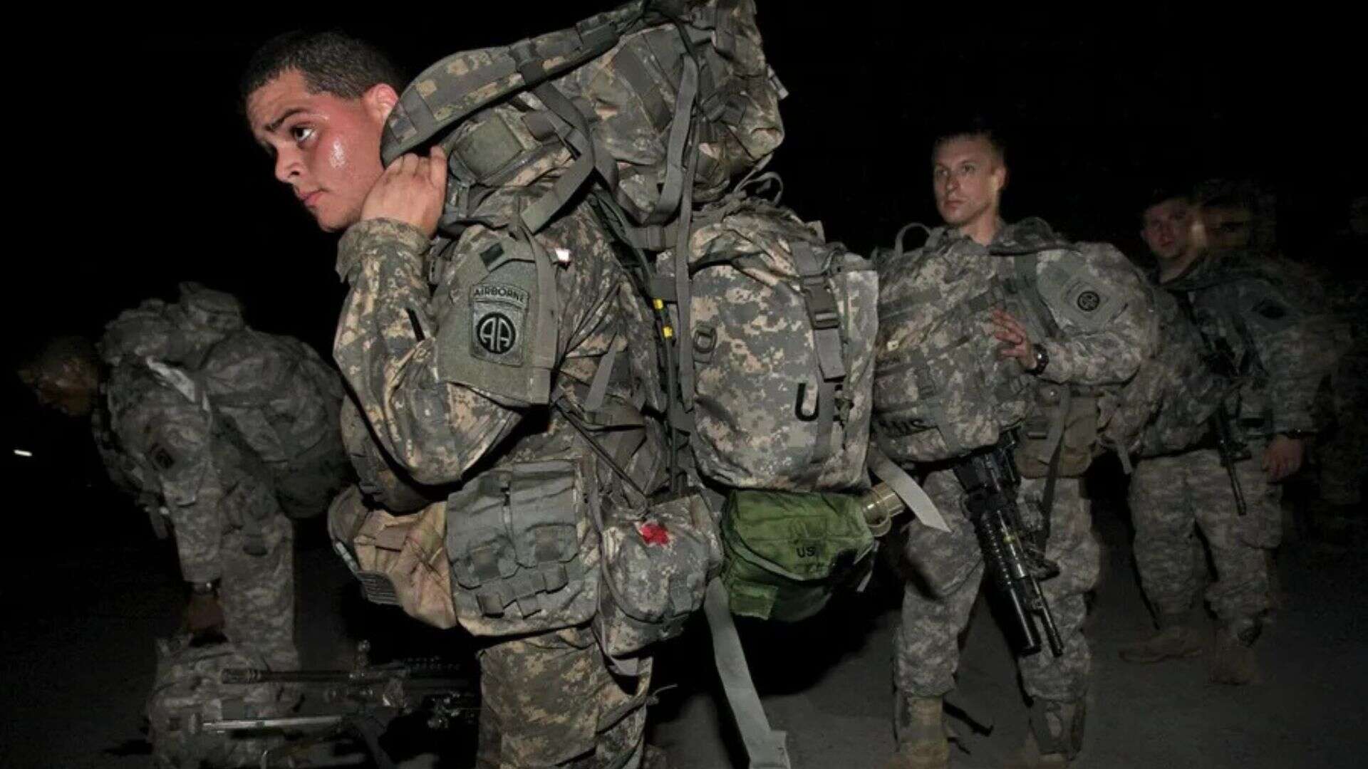 El Pentágono ordena desplegar 2,000 paracaidistas en Oriente Medio