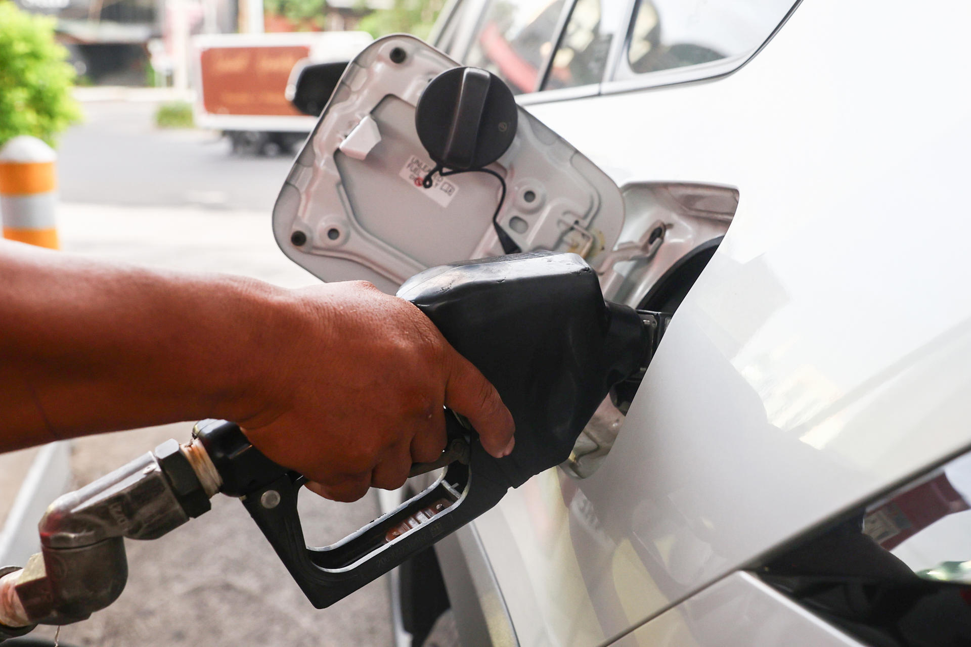 Centroamérica siente la crisis en Oriente Medio con el alza del precio de las gasolinas