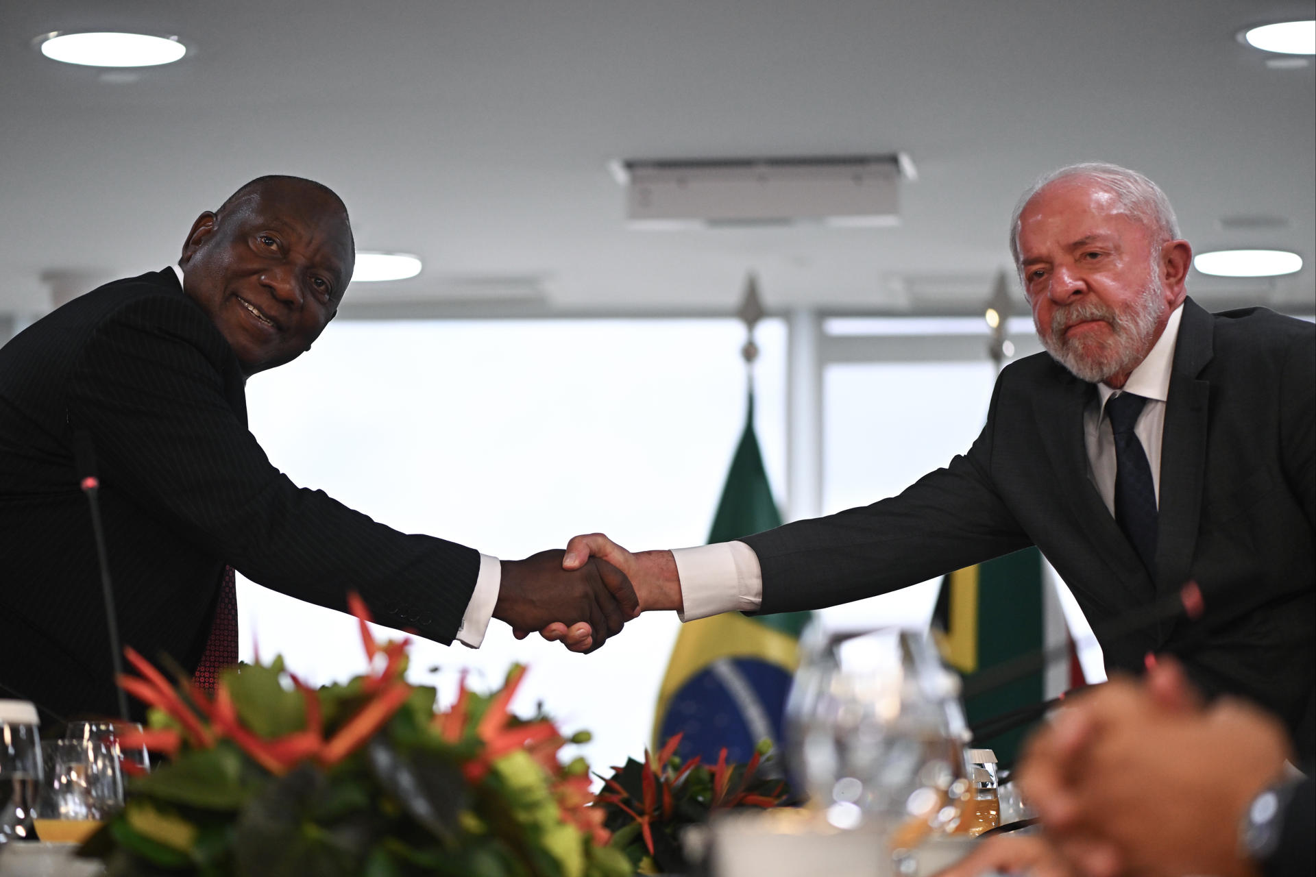 Lula da Silva advierte que Brasil y Sudáfrica deben "preparar sus defensas" por posible invasión