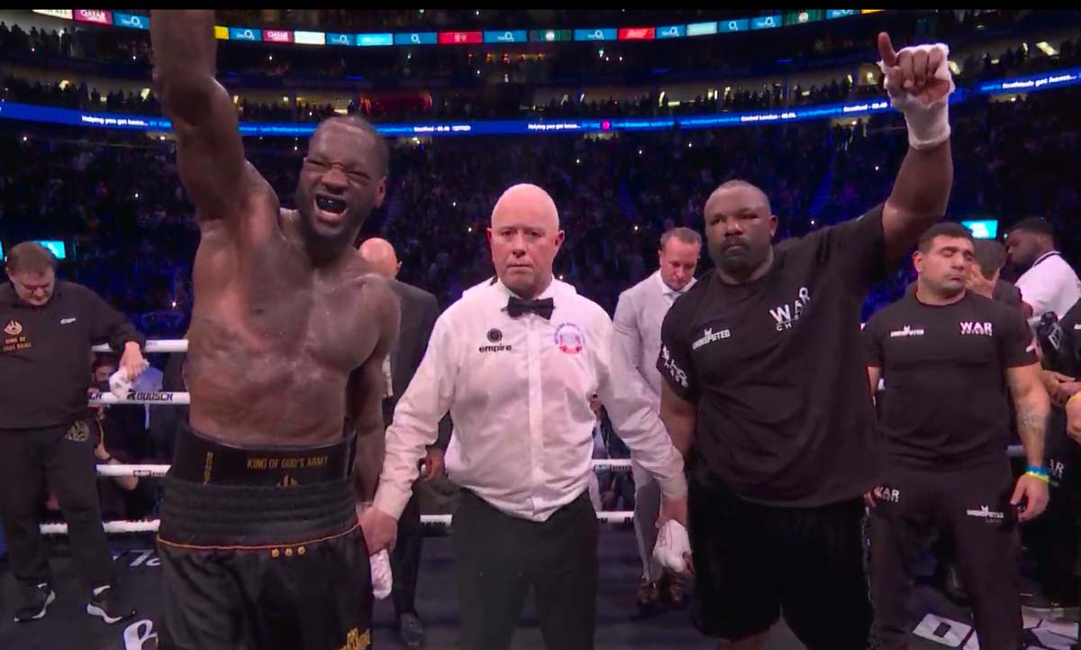 Insólita acción de Deontay Wilder antes de derribar a Derek Chisora en una pelea estelar en Londres
