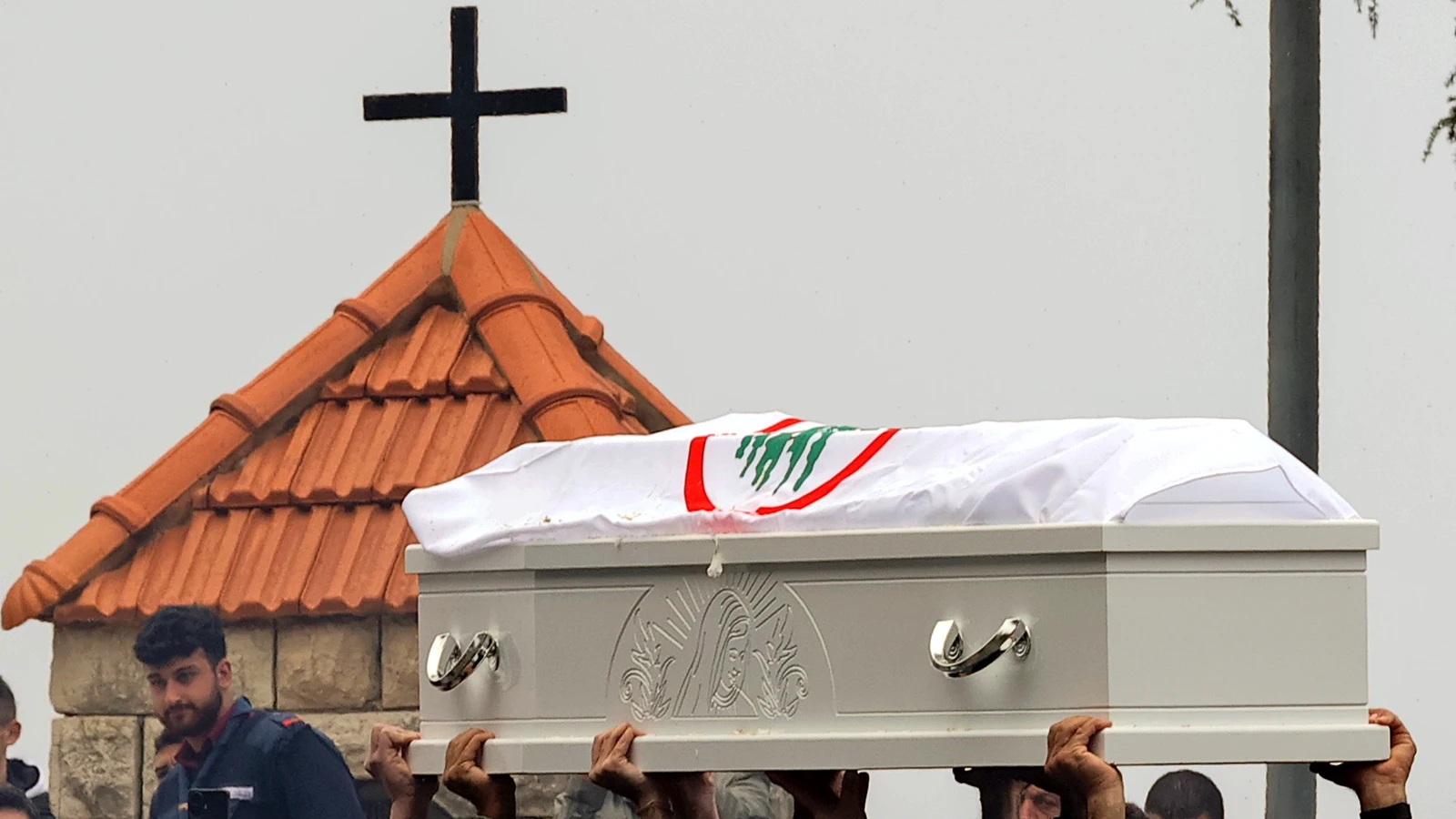 Desconcierto y tensiones sectarias tras ataque mortal en bastión cristiano de Beirut