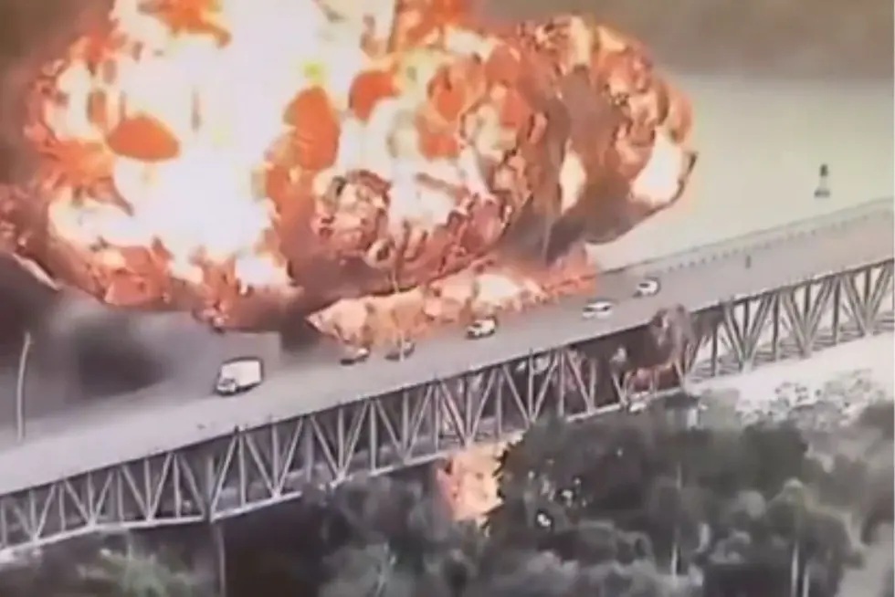 Un muerto y dos heridos tras explosión de cisterna bajo Puente de las Américas