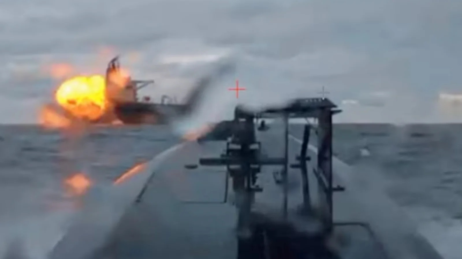 Ucrania golpea refinería rusa y provoca un grave derrame de combustible al Mar Negro