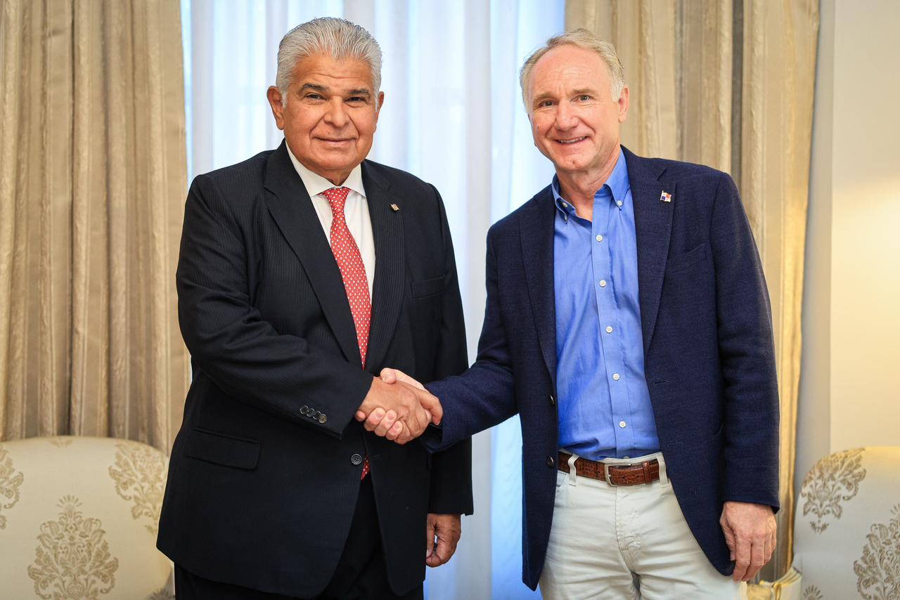 Mulino se reúne con Dan Brown autor de El Código Da Vinci