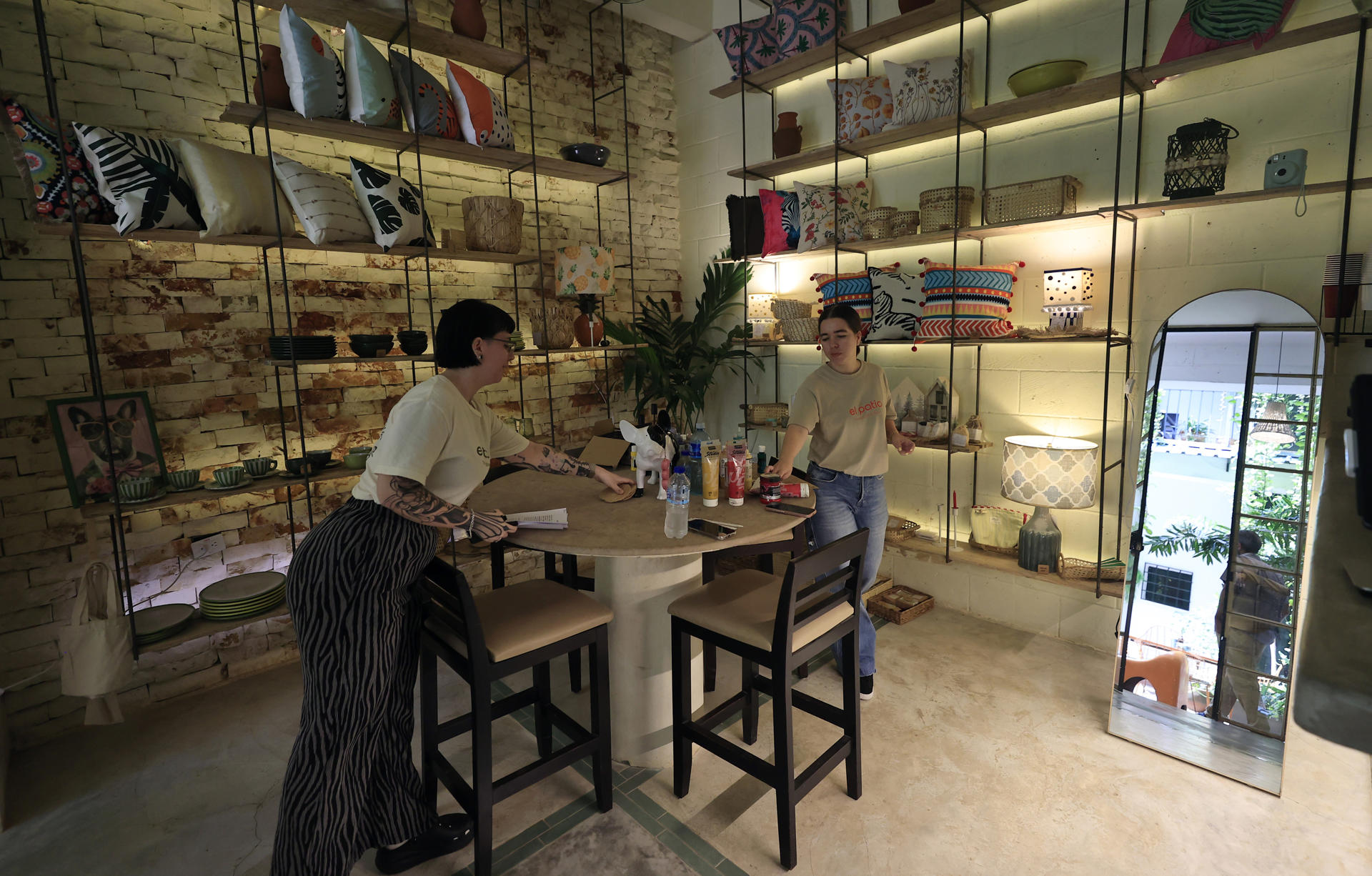 Asedio petrolero de EEUU a Cuba lastra al sector privado al que Washington busca ayudar