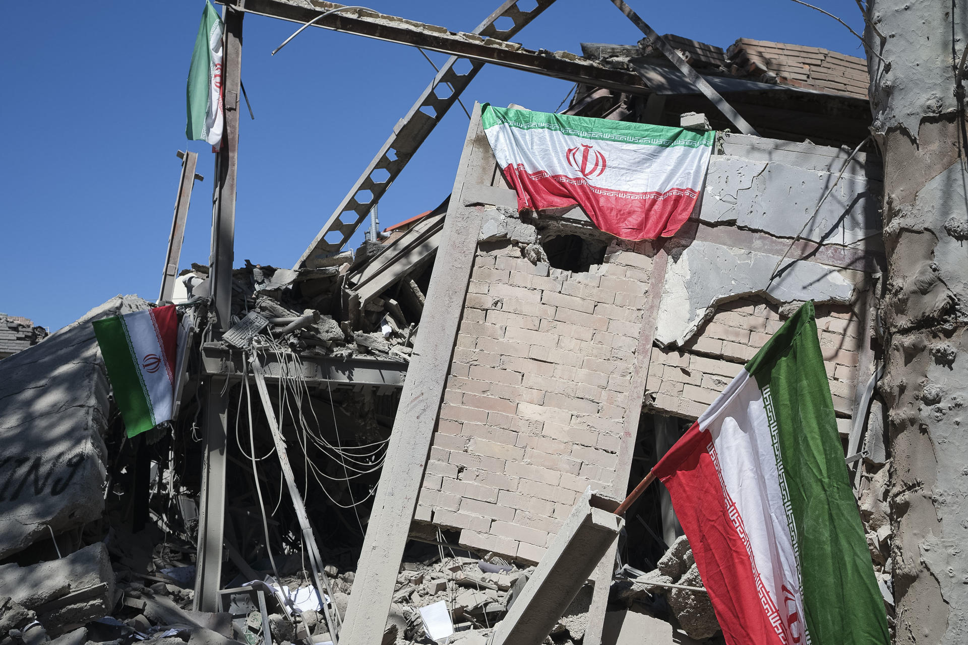 Fuertes explosiones sacuden la isla iraní de Jarg, corazón de la industria petrolera persa